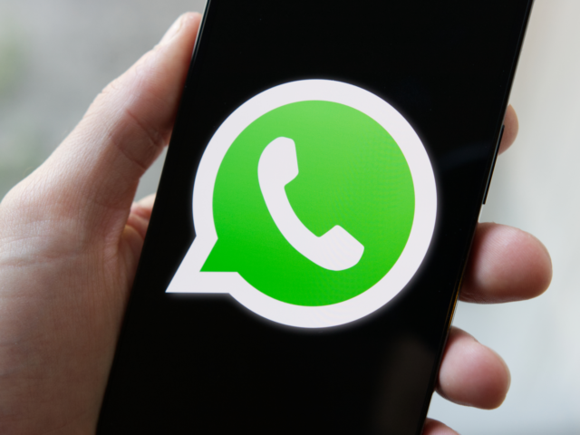 WhatsApp ya te permite añadir filtros y efectos de realidad aumentada en videollamadas